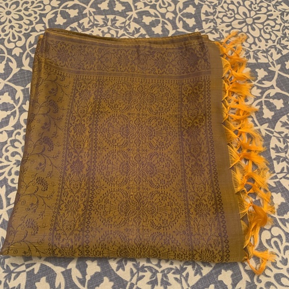 Beautiful Handspun scarf 🧣 purple and yellow - Picture 5 of 7